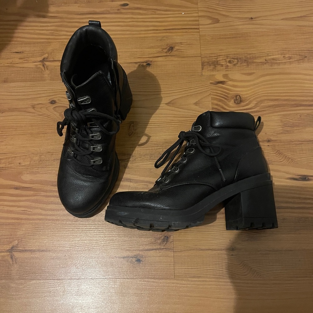 Combat boots